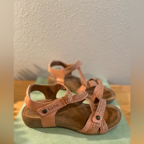 Taos~Trulie~Cantaloup~Soft Leather~Sandal~Hook & Loop Velcro Close~Size 9 - 9.5 - Picture 5 of 16